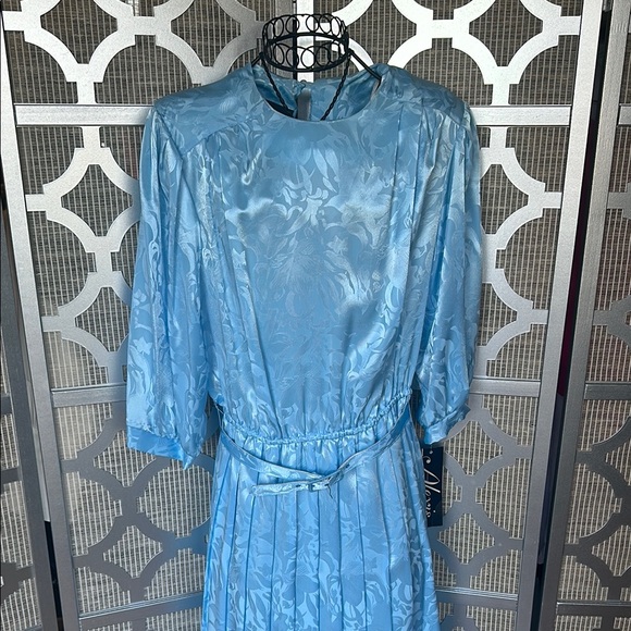 Alexis Dresses & Skirts - VINTAGE Alexis PLUS size Elegant Light Blue Dress